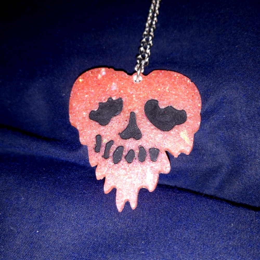 Peach 🍑 skull pendant 💀